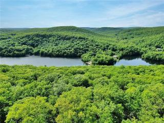 Wee Wah Lake, Tuxedo Park